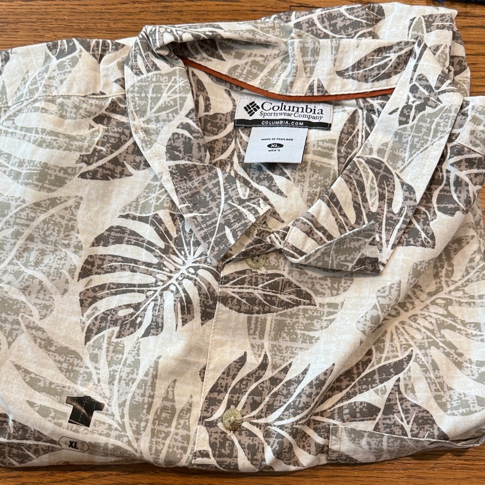 Columbia Tropical Leaf Pattern Shirt - Cream and Gray